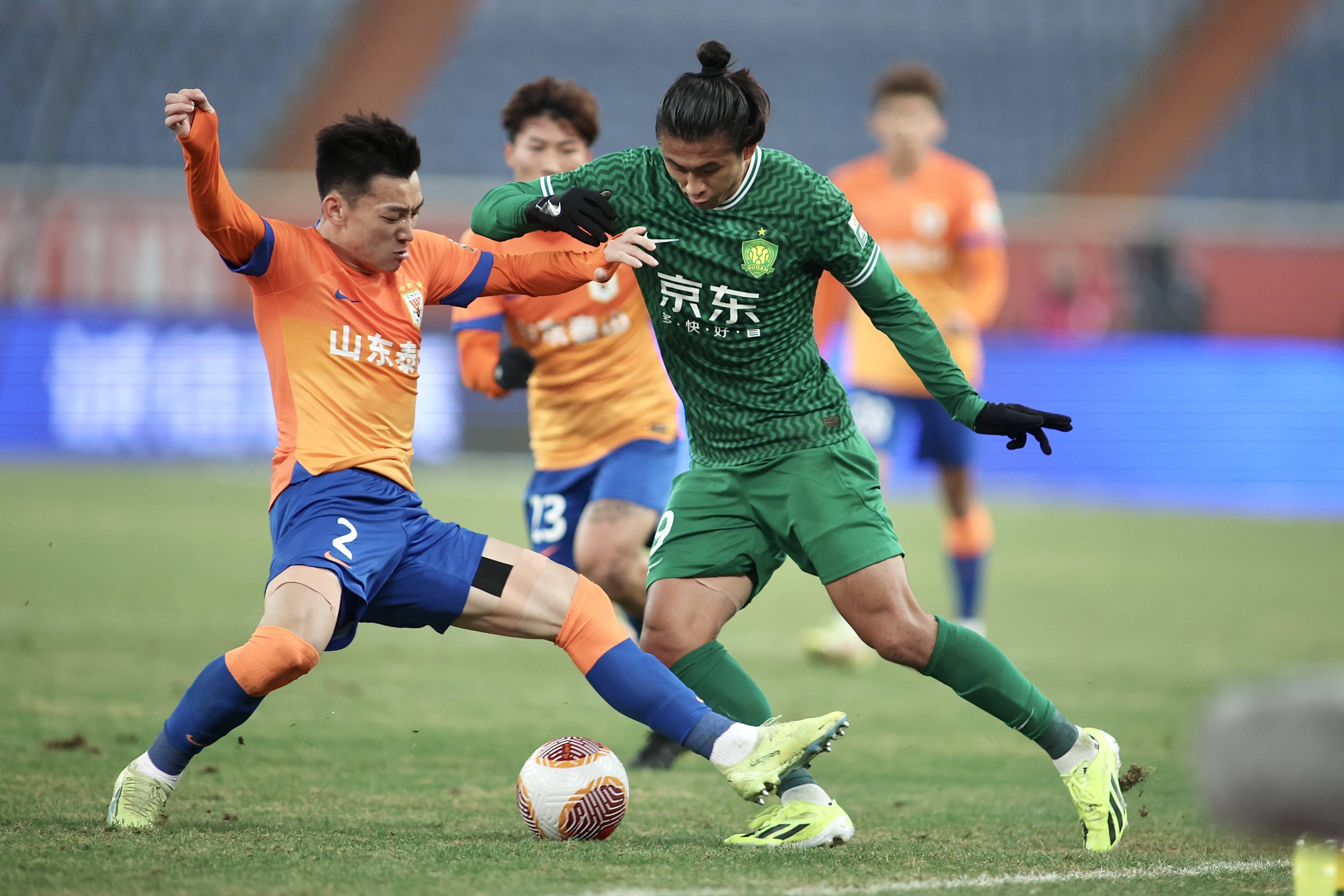 包含恒大门将神扑保住胜利,击败鲁能继续领跑!的词条 包含恒大门将神扑保住胜利,击败鲁能继续领跑!的词条