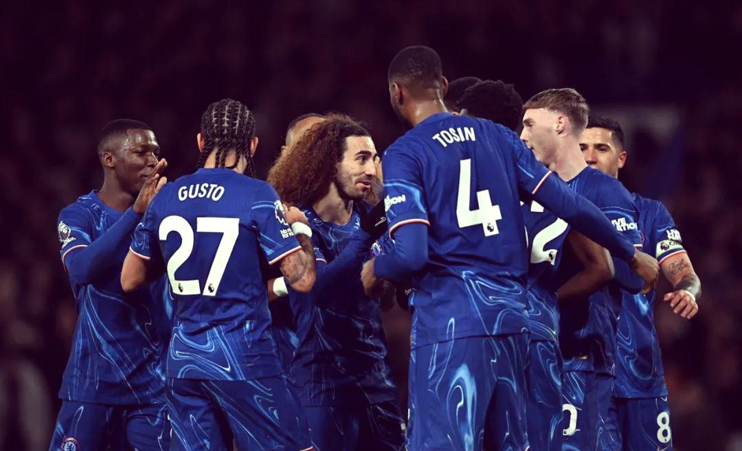 包含南安普顿主场大胜，积分榜名列前茅的词条