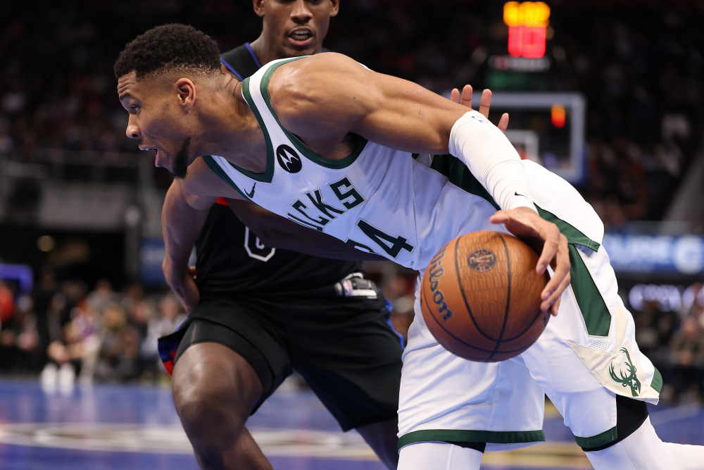 1xbit体育教练-雄鹿大胜活塞继续领跑东部，字母哥全方位发挥的简单介绍