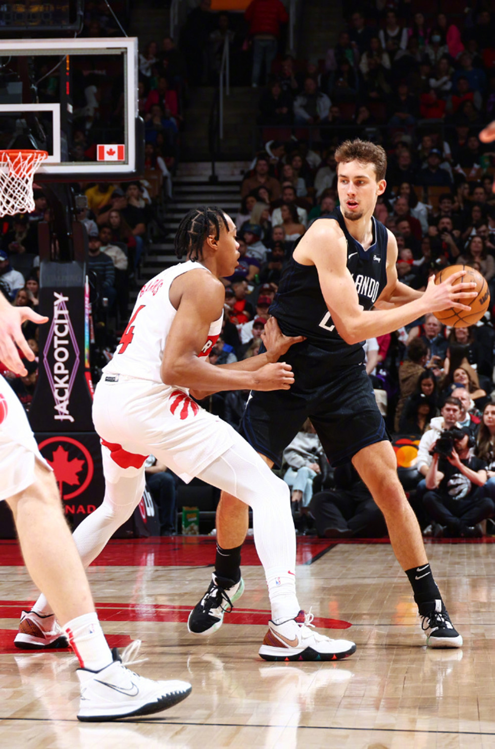 1xbit体育官方入口-NBA常规赛猛龙队击败老鹰队